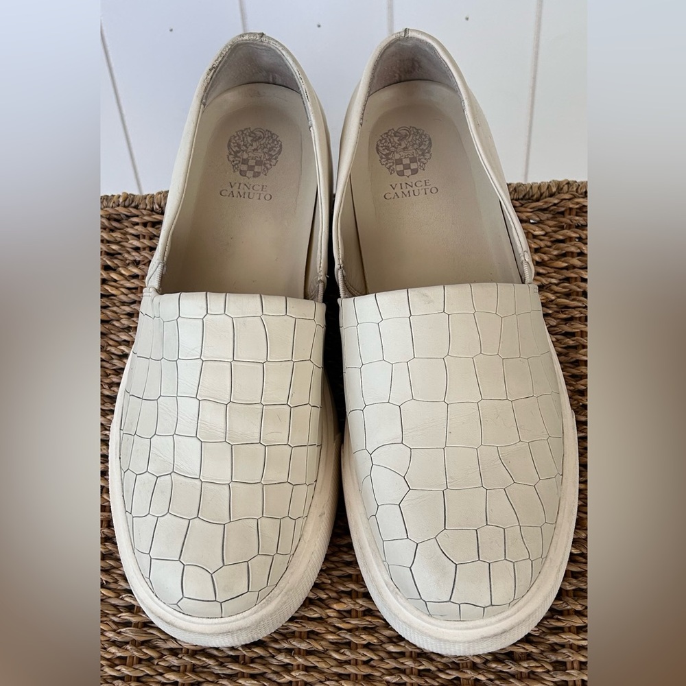 Vince Camuto Women’s Abbinna Croc Embossed Platform Flat‎ Cream Size 9.5M